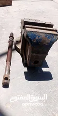  1 ملزمه حديد الاصلي حجم كبير  بحاجه لا خراطه لتركيب مسنن العامود