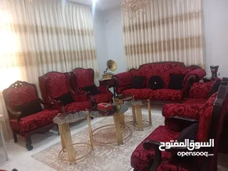  3 طقم كنب مكون من 11 مقعد مستعمل بحالة ممتازة (خشب مصري زان دمياطي ) بالإضافة لطقم طاولات  بسعر مغري