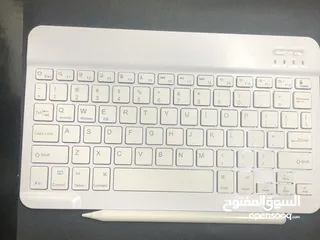  2 iPad Air 5 64g M1 +قلم+كيبرد ايباد اير الجيل الخامس  *اقرا الوصف جيدًا*