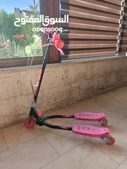  1 سكوتر مميز جدا 3 عجلات قوي و متين