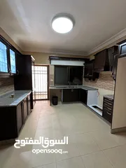  2 خلدا /شقه كأنها لم تسكن فارغه للايجار/ داخلي 220 متر / 4 نوم -