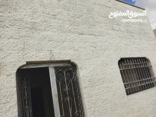  3 منزل مستقل للبيع  واجهتين حجر يقع ع الاوتستراد70متر