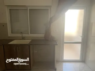  12 شقة للإيجار
