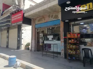 5 صالون رجالي للبيع مع كافة معداته بداعي السفر وعدم التفرغ