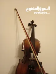  6 كمان ساندنر (Sandner) بحالة ممتازة مع جميع مستلزماته.