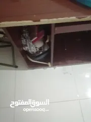  6 طاوله مكتب تصلح للدرسه تصلح ايضا طاوله كمبيوتر. لها ثلاثه جرارات