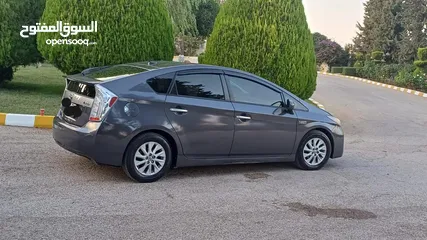  4 Toyota Prius