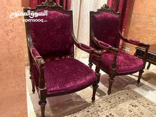  2 طقم كنب مع سجاده وطاولات للبيع وملحقات أخرى