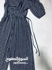  3 جمبسوت نسائي باللون الاسود بخطوط سكنيه فاتح يلبس مقاس S و مقاس M