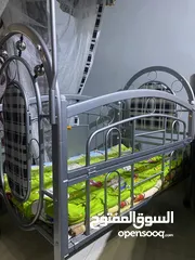 1 تخت أطفال من عمر حديث الولادة إلى عمر خمس سنين