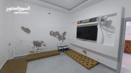  11 منزل للبيع
