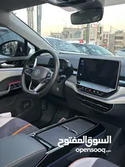  18 ID.6 Crooz PRO VIP 2023  بحاله الوكاله عداد 20 الف كن جمرك جديد
