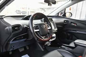  9 تويوتا بريوس هايبرد بحالة ممتازة وبسعر مميز Toyota Prius Hybrid 2018