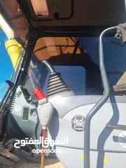  4 حفارة كوماتسو موديل 2005