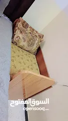  1 سرير اطفال مستعمل مع فرشته بحالة جيدة