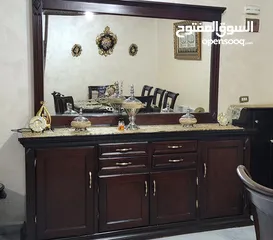  1 بوفيه مع مراية كبيرة للبيع