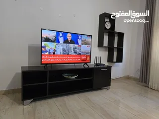  5 طاولة تلفزيون مع رفوف ديكور خشب ثقيل