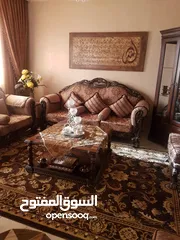  1 طقم كنب سبع مقاعد وسفرة ثمانية مقاعد للبيع
