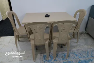  18 بدون عمولات - شقة مفروشة للإيجار الشهري في الثالثه مقابل السادسة عالشارع الرئيسي طابق ثاني عقش ممتاز