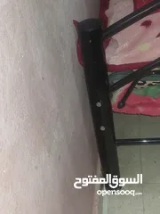  10 تخت مفرد عدد 3 بحاله الوكاله تم شرائهم خلال اسبوعين والبيع بداعي السفر