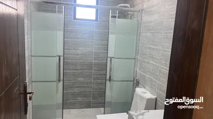  20 شقق طابقيه ارضيه  جديده فاخره في الزرقاء الجديده شارع الونك ( الكرامه )