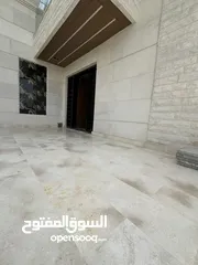  12 شقه فارغه لم تسكن للبيع  ـ  طريق المطار ـ النخيل