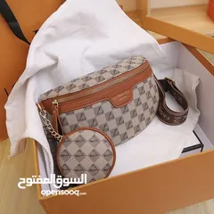  2 الشنطه مع النعال الشنطه بروحها بسبعه ريال