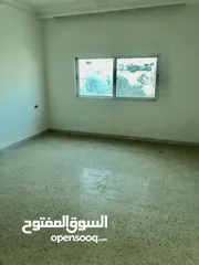  8 شقة للبيع في موقع مميز في الزرقاء الجديده - محاطه بفلل من جهتين