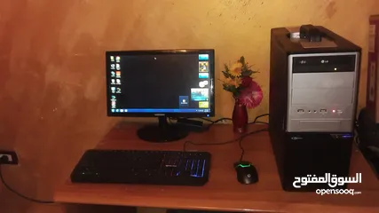  3 جهاز كمبيوتر كامل شبه جديد مع شاشة سامسونج للبيع
