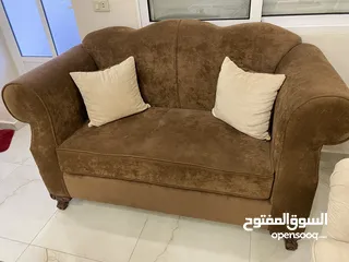  1 كنب صالون بحالة جيدة 7 مقاعد