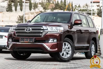  1 Toyota Land Cruiser 2017 Gx-r V8  السيارة بحالة الوكالة و قطعت مسافة 80,000 كم