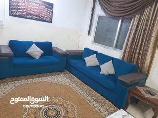  1 طقم كنب 7مقاعد تفصيل خشب سويد للبيع مع سجادته ب 100دقابل لتفاوض بشي بسيط
