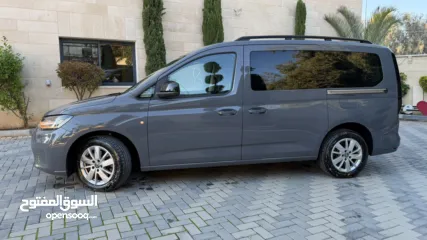  23 فولكس فاجن كادي ترخيص 2022/ركاب 6+1 محرك 2000 ديزل  جير اوتاوماتيك 122 حصان