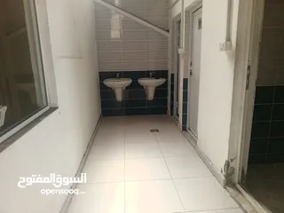  7 هنجر صناعي مميز للبيع او الايجار  على بعد 200متر عن جسر ابو علندا