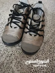  1 حذاء نايك اصلي مستعمل اقل من اسبوعين   فقط للي بفهم بابالحذاء