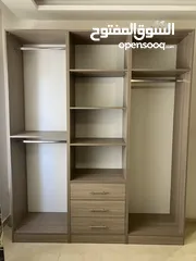  3 تخت مع فرشة وخزانه كبيرة بسعر مغري