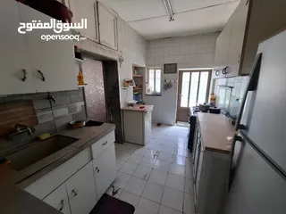  5 منزل ارضي للبيع في موقع مميز في جبل اللويبدة يقع على شارعين .. بسعر مميز جداً