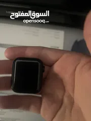  2 ساعة ابل SE 40mm بس ما معها شاحن بس وكالة من الشركة و مش مفتوحة و عليها لزقة شاشة