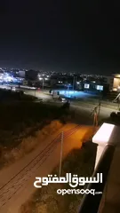  27 شقه 170م طابق اول فني للبيع على شارع البترا بالقرب من كازيه الرجوب واربد مول قراند