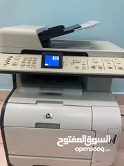  1 طابعة اتش بي ليزر ملونة مع نسخ سكانر وتطبع على الوجهين وحبرها ممتلئ