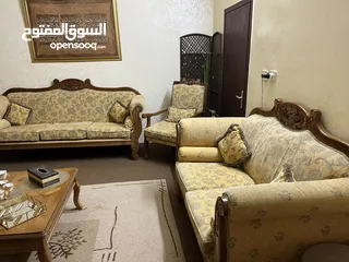  4 طقم كنب ضيافة تفصيل خشب ممتاز – بحالة ممتازة
