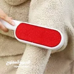  6 اداة فرشاية  ازالة وبر قطه او كلب  عن الملابس و الوسائد  و الكنب او السرير  الوبر العالق من القطط  و