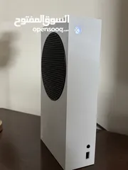  4 Xbox Series s شبه جديد مستخدم 3 اشهر والجهاز نضيف مش مفتوح ولا اي مشكله فيه