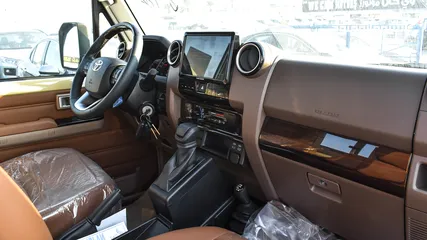  17 Toyota Land Cruiser Pickup 4.0L V6 Petrol Single Cabin Auto Transmission
