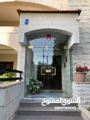  5 فيلا مستقلة للبيع الرابيه على مساحة ارض دونم تصلح لسكنتين  كل طابق 350 م