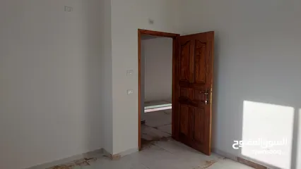  4 شقة للإيجار طابق ثالث