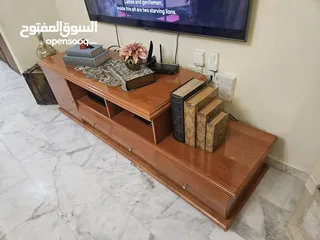  1 مكتبة تلفزيون بحالة جيدة للبيع