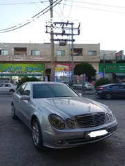  2 مرسيدس للبدل على احدث e200 كرت ابيض 2004