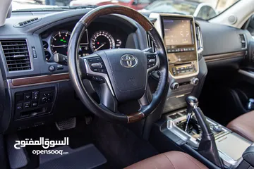  28 Toyota Land Cruiser 2021 VX-S Grand Touring S  السيارة مميزة جدا و قطعت مسافة 62,000 كيلو