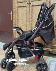  4 أغراض أطفال للبيع  عربية مشايه سرير كرسي سيارة زحليقه والعاب